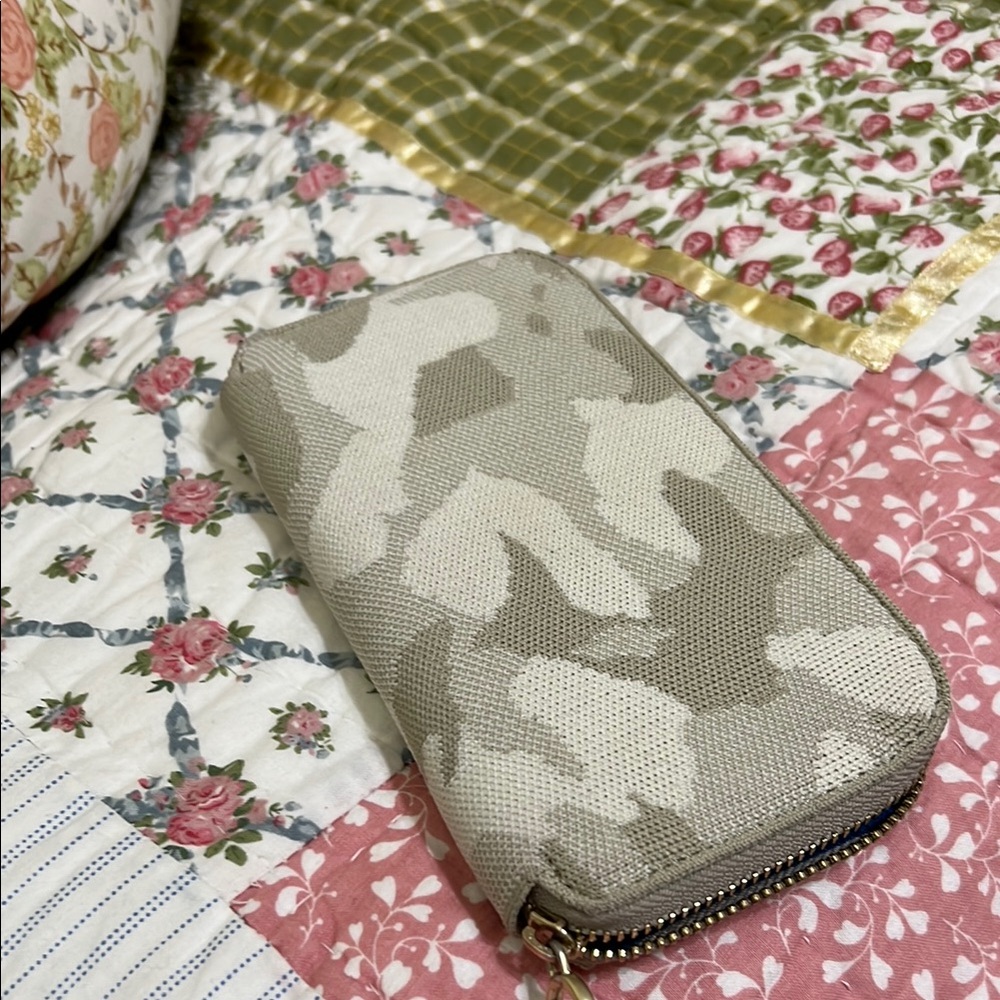 Rothy's Camouflage Wallet in Beige and White